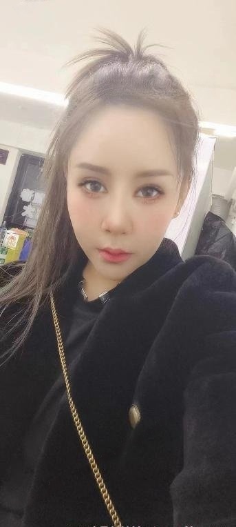 吴中会一字马的小姐姐