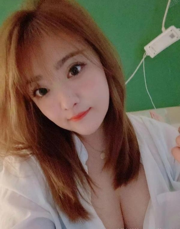 常府街大胸小薇