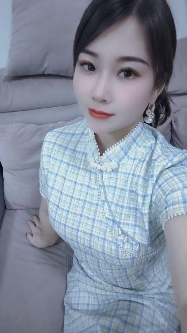 前凸后翘的幺妹子