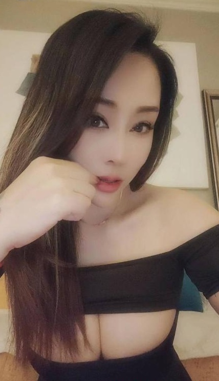 大胸翘臀骚妹子