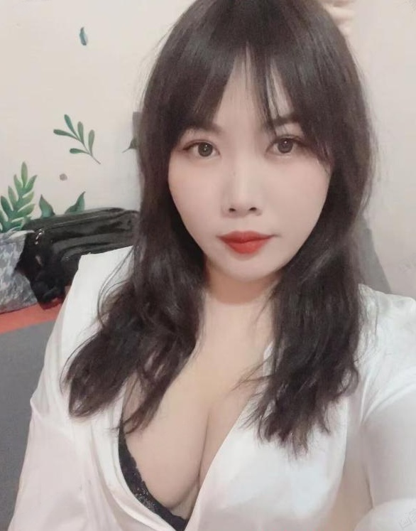 大胸翘臀丰满妹子