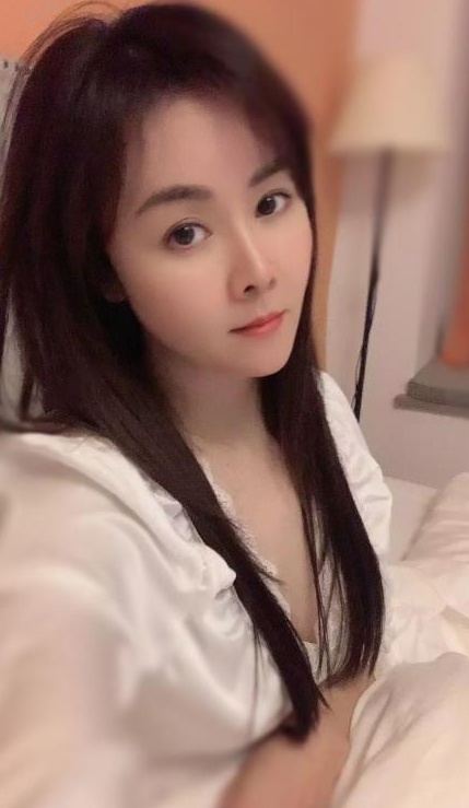 边跳舞边服务的任冉