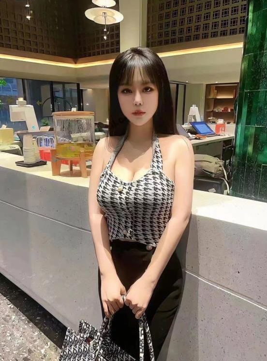 妹子身材很棒
