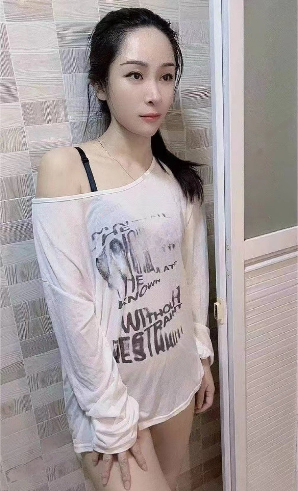 上城婷婷倒立吹箫