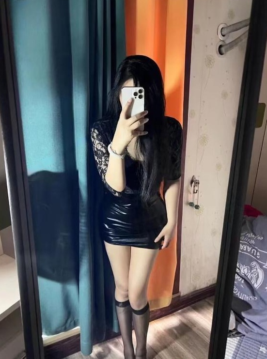 大眼萌妹