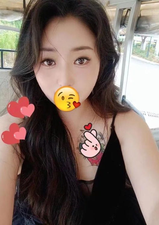 浦口泰冯路地铁站妹子