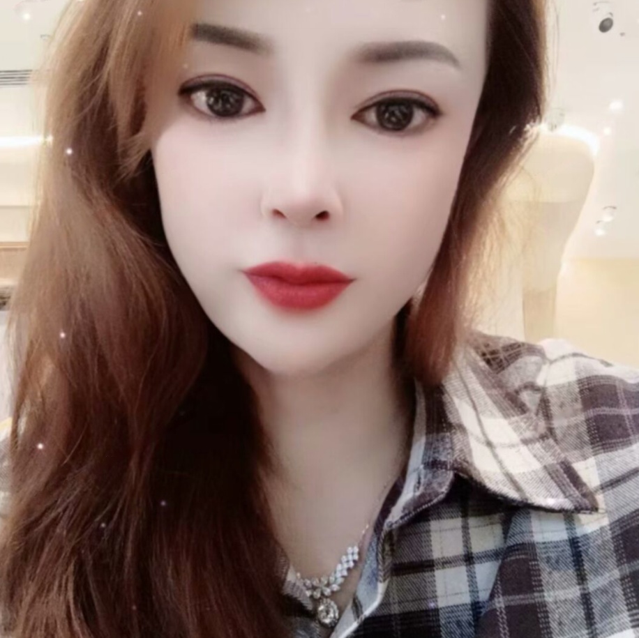 中项纹身按摩少妇