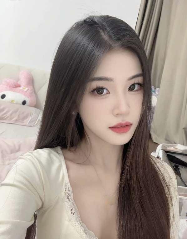 长相甜美清纯妹妹