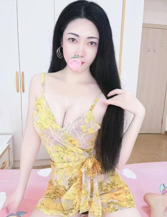肤白大奶风骚诱惑