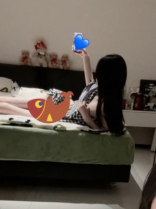瘦瘦高高漂亮妹子