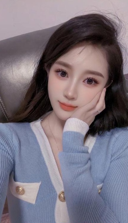 乖巧颜值小女友