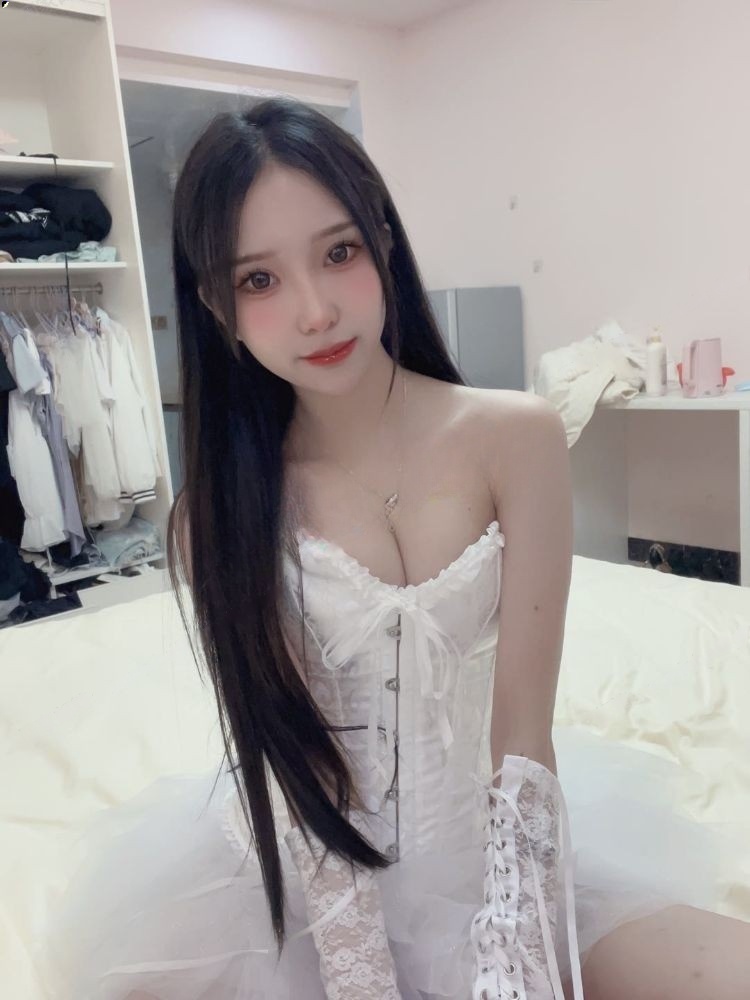 服务到位颜值妹妹