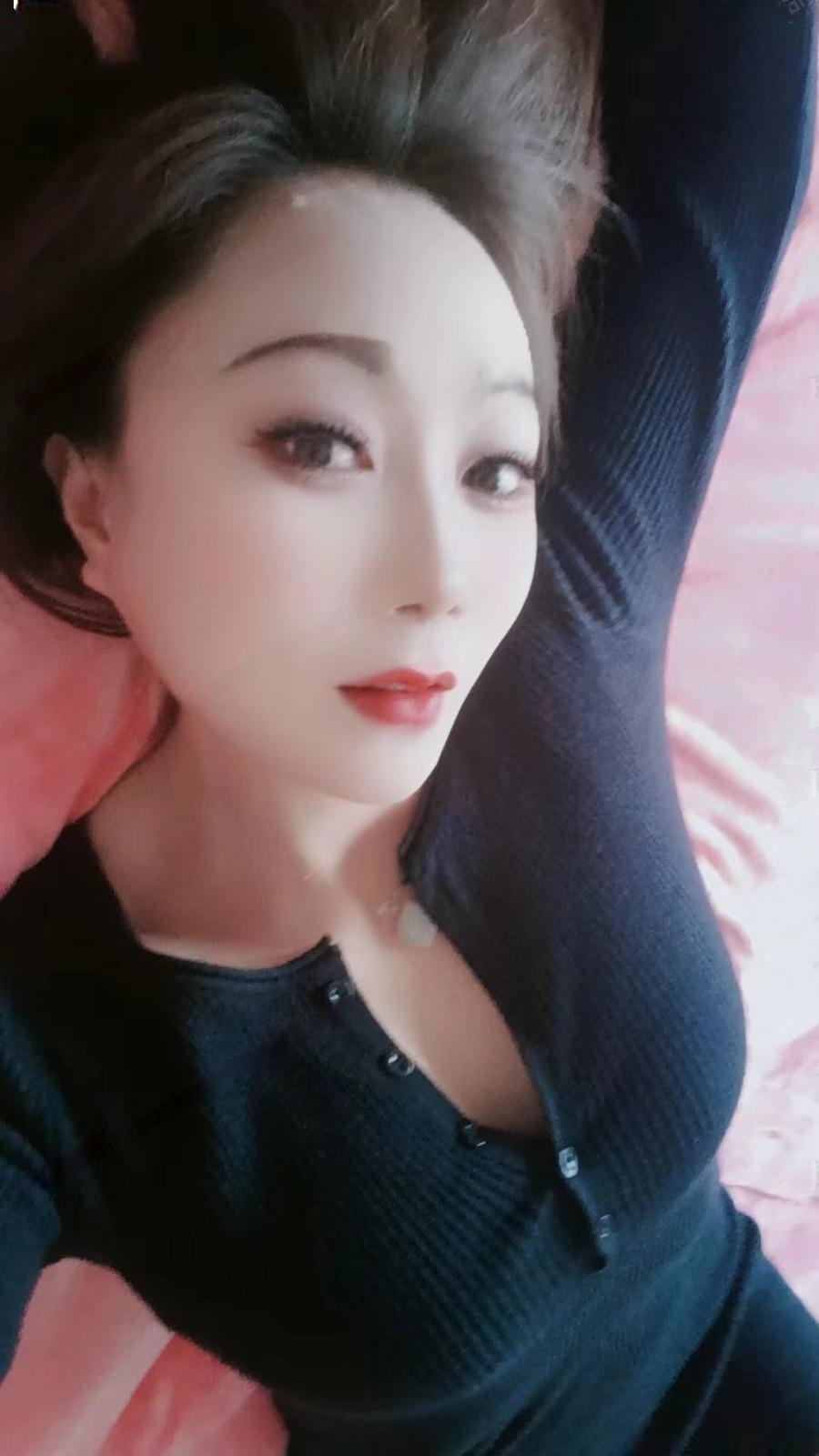 自聊自做的川少妇