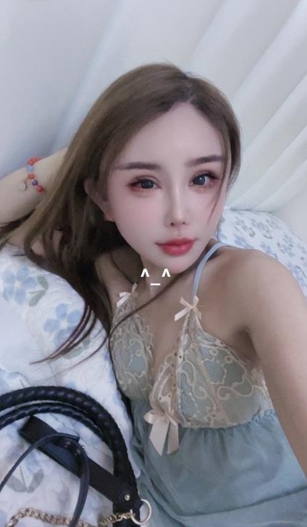 性感大长腿骚嫩妹