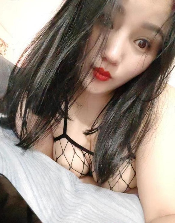 长宁爆乳微坦小姐姐