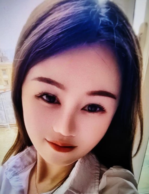 高挑美女明珠