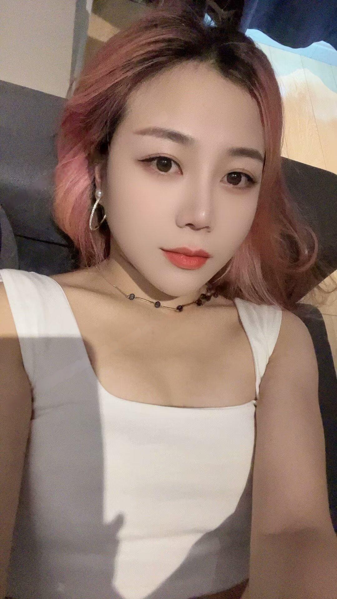 验证勒泰附近小妮子