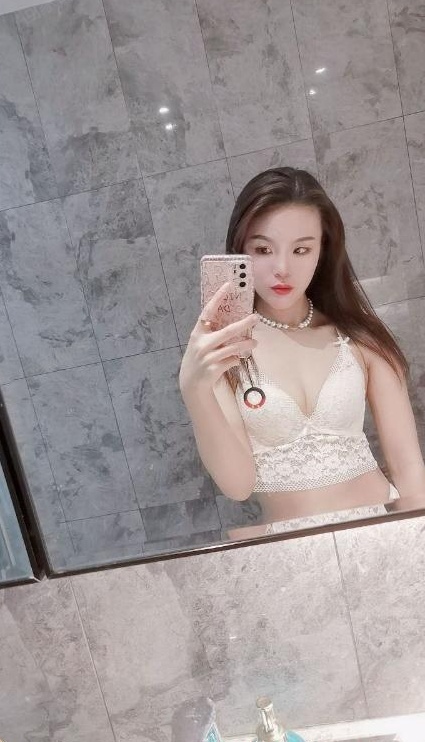 身材苗条风骚妹子