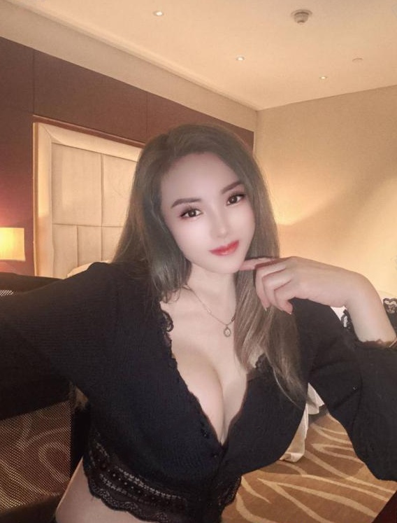 曼妙身材骚妹子