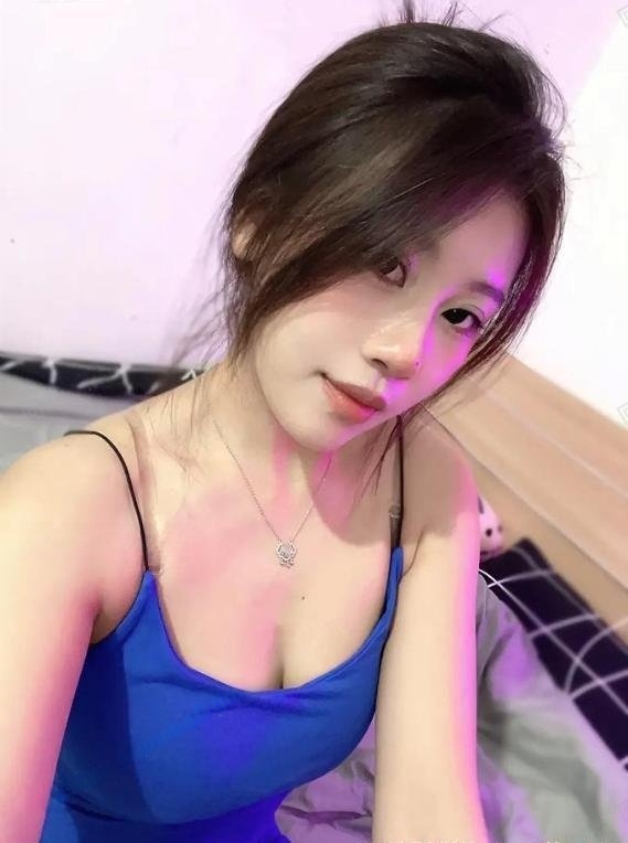 肤白服务棒的小姐姐