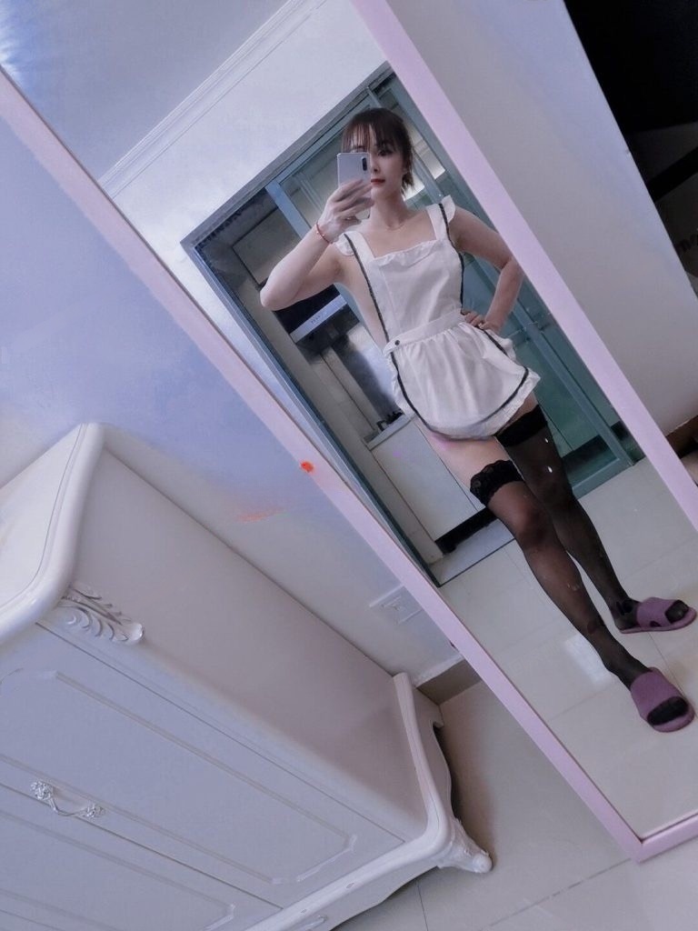 女仆黑丝小少妇