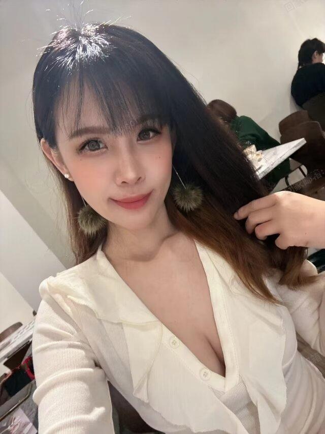 普陀居家美少妇蜜桃