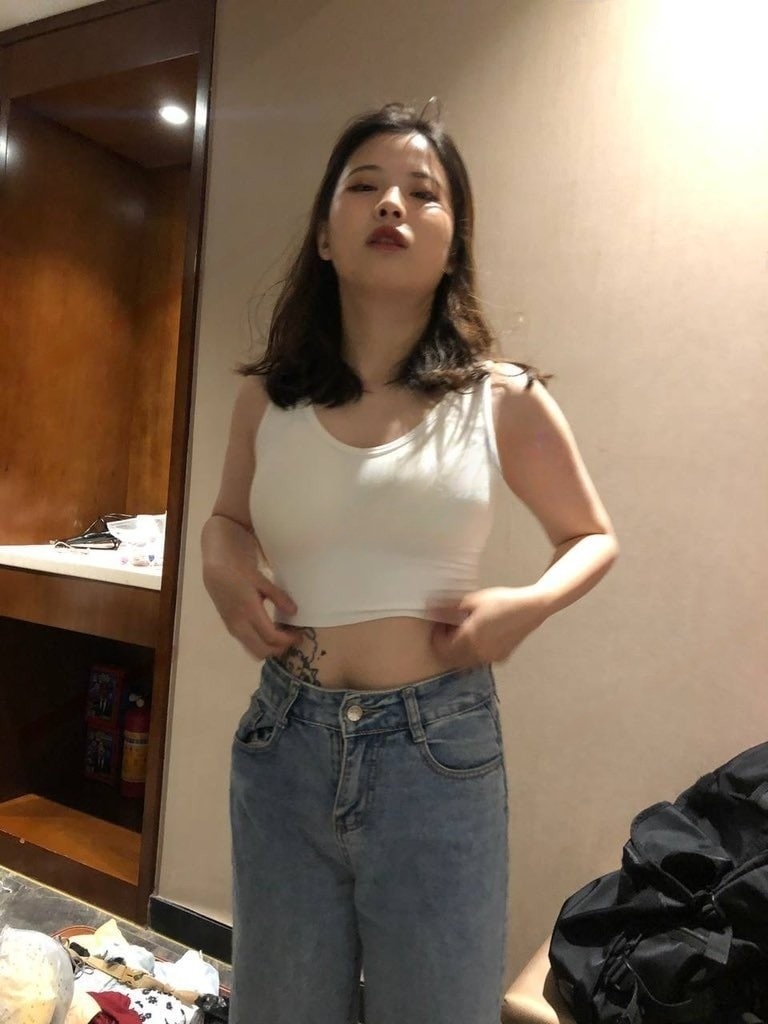 相当奔放的妹子