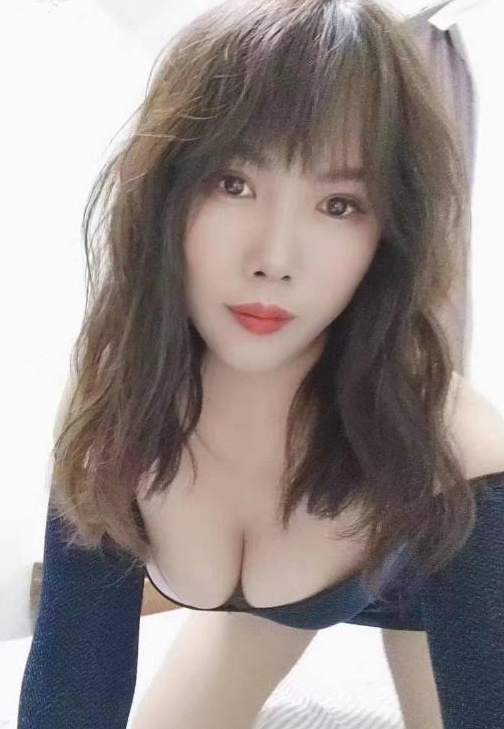 身材丰满大胸妹子