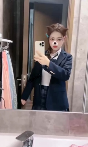 JK少女皮肤白皙