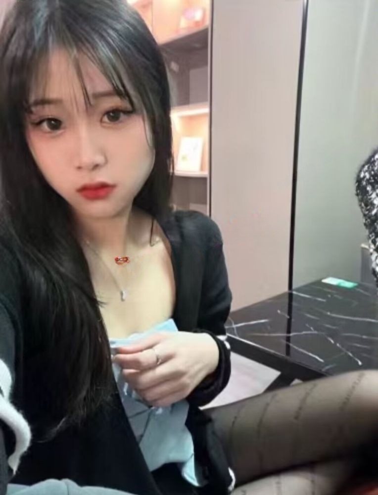 听话瑜伽妹子