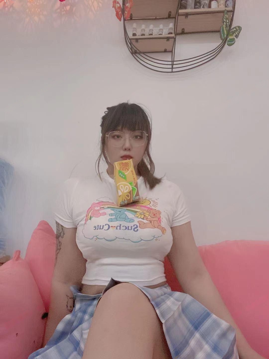 江汉区大胸00后微胖嫩妹乐乐