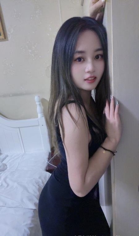 一个舌吻主动得小姐姐