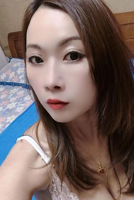 大奶骚女梦梦