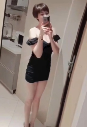 短发小姐姐