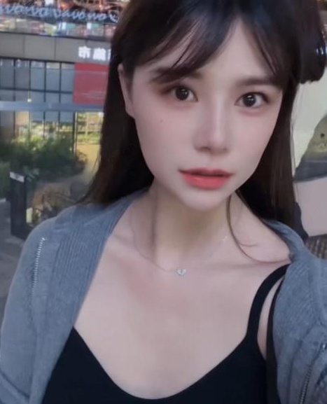 美术老师璐璐