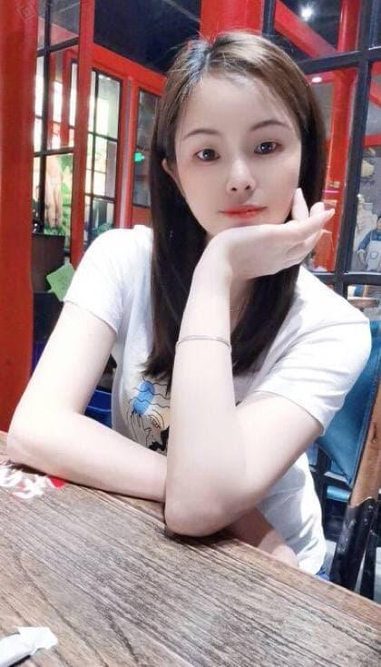 小岛极致配合服务小妹