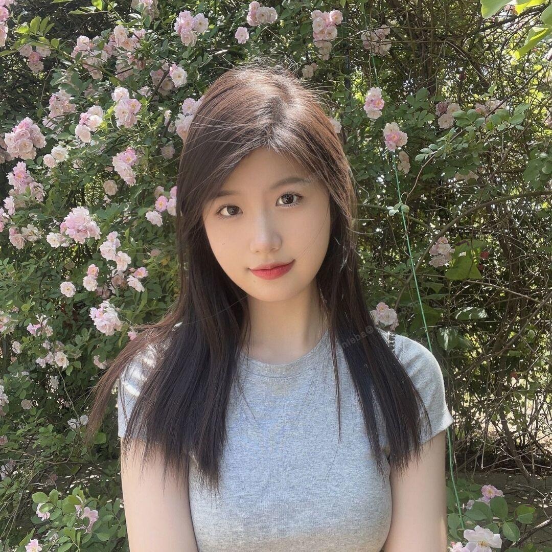 清纯型嫩白姐姐