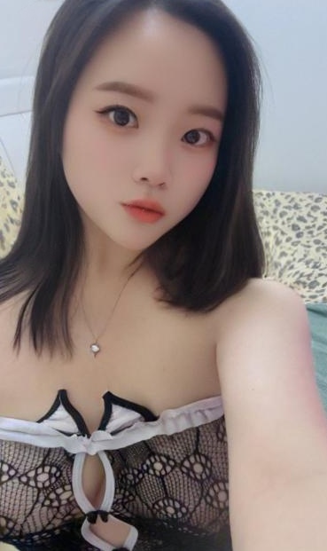 上下粉嫩的大奶小少妇