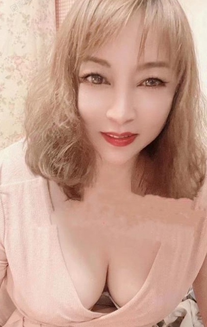 建邺大奶大屁股熟女