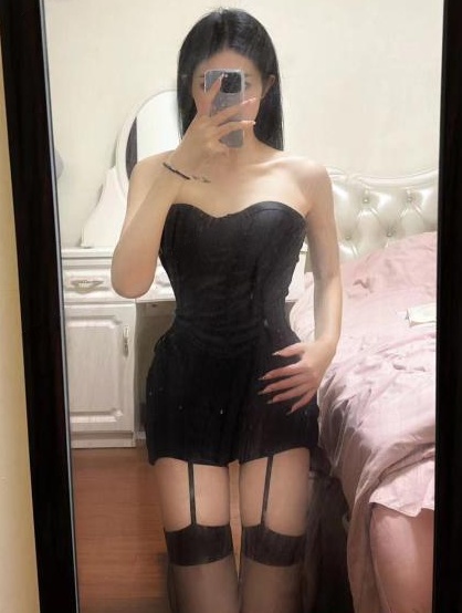 九头身长腿美女