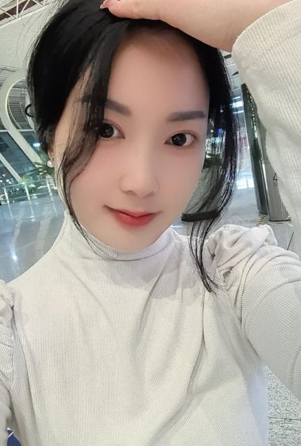 轻熟女白玫瑰