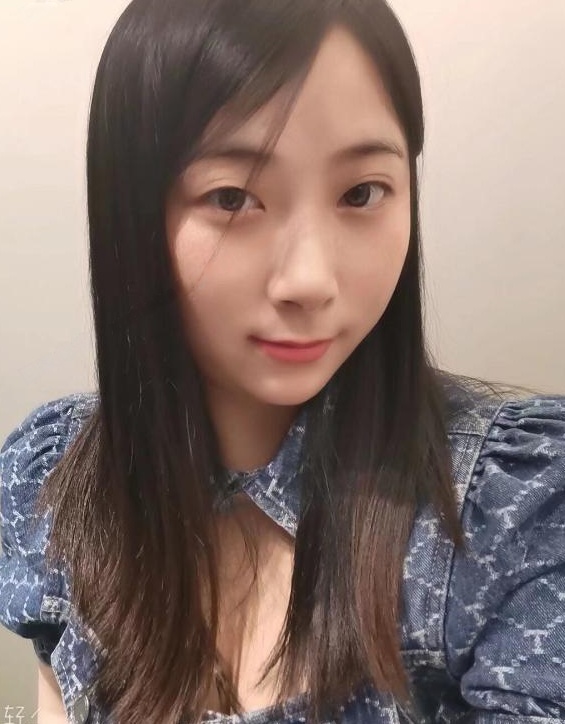 前凸后翘小姐姐