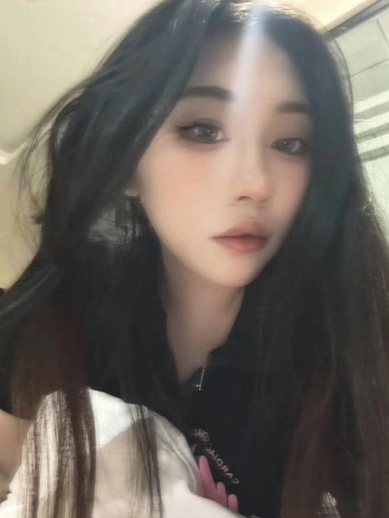 身材不错的小姐姐