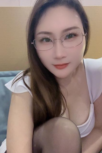 天心大胸美腿御姐