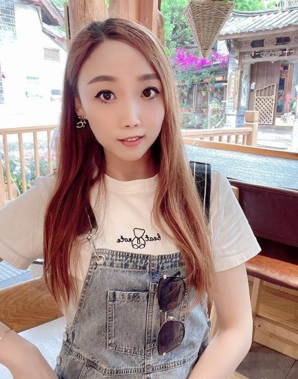 说话柔柔的妹子