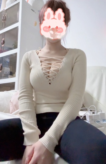 大奶子翘臀健身小姐姐