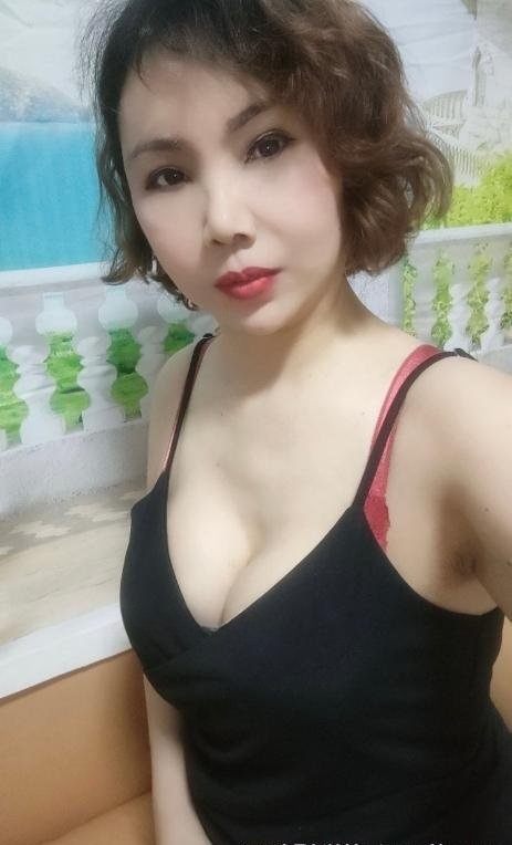 体验大屁股身材熟女