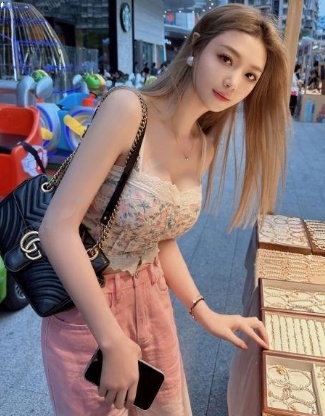 颜值长腿小九月