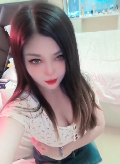 妹子可接吻