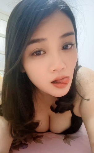 滨湖美妇